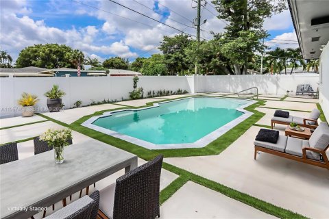 Casa en alquiler en Hollywood, Florida, 5 dormitorios, 210.61 m2 № 2011462 - foto 2