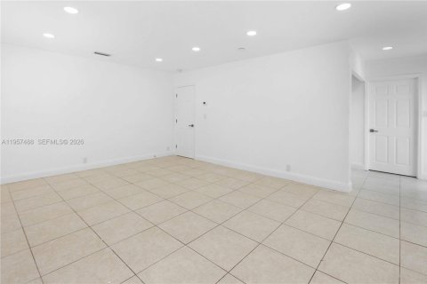 Casa en alquiler en Hollywood, Florida, 5 dormitorios, 210.61 m2 № 2011462 - foto 28