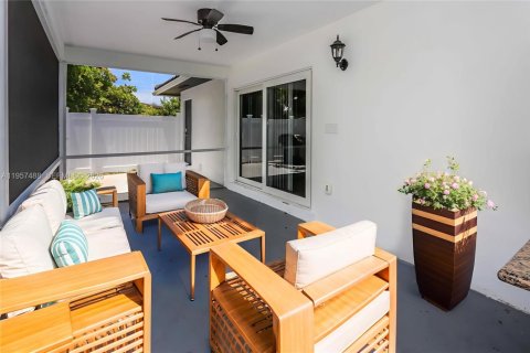 Casa en alquiler en Hollywood, Florida, 5 dormitorios, 210.61 m2 № 2011462 - foto 3