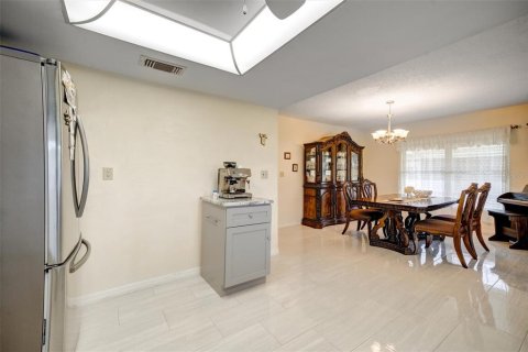 House in Port Richey, Florida 2 bedrooms, 135.08 sq.m. № 1906287 - photo 17