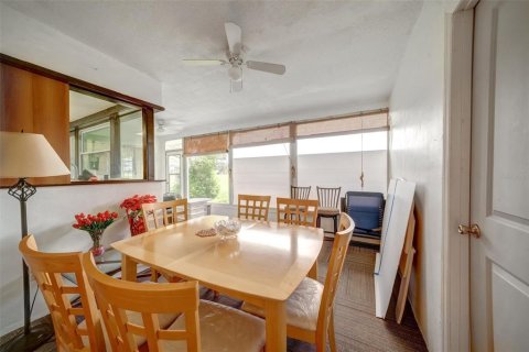 House in Port Richey, Florida 2 bedrooms, 135.08 sq.m. № 1906287 - photo 20