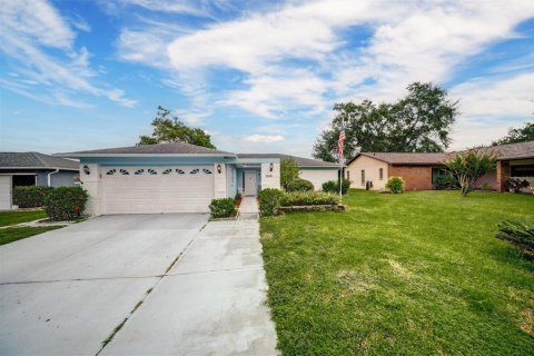 House in Port Richey, Florida 2 bedrooms, 135.08 sq.m. № 1906287 - photo 2