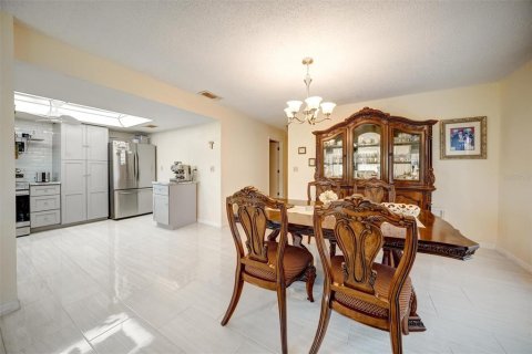 House in Port Richey, Florida 2 bedrooms, 135.08 sq.m. № 1906287 - photo 14