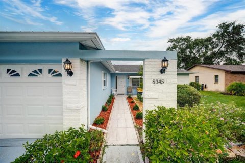 House in Port Richey, Florida 2 bedrooms, 135.08 sq.m. № 1906287 - photo 6