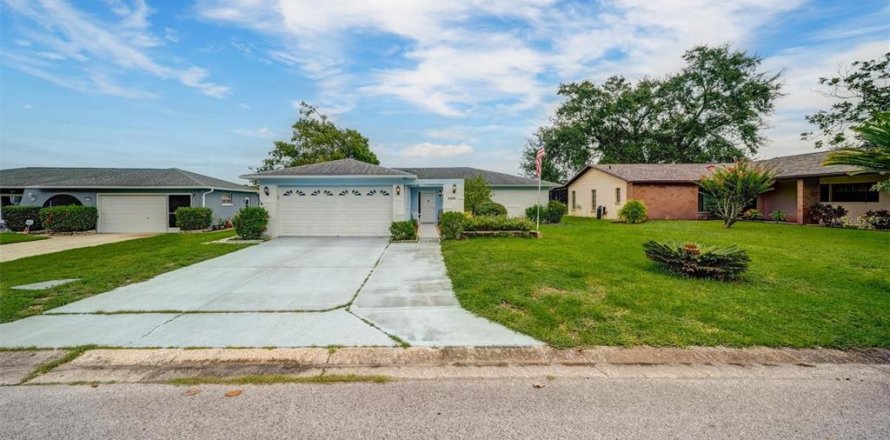House in Port Richey, Florida 2 bedrooms, 135.08 sq.m. № 1906287