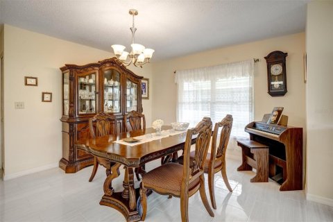 House in Port Richey, Florida 2 bedrooms, 135.08 sq.m. № 1906287 - photo 13