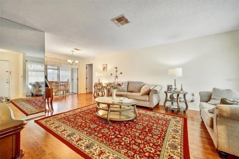 House in Port Richey, Florida 2 bedrooms, 135.08 sq.m. № 1906287 - photo 7
