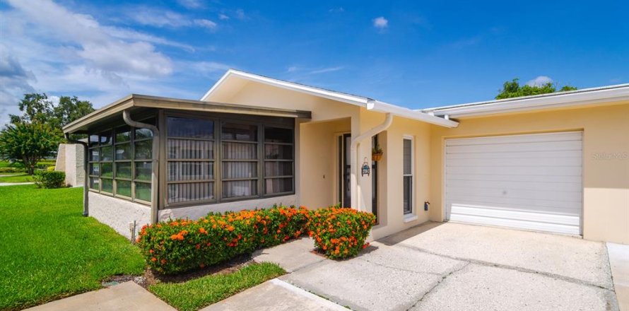 Condominio en Palm Harbor, Florida, 1 dormitorio  № 1881444