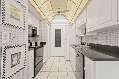 Condominio en venta en Palm Harbor, Florida, 1 dormitorio, 75.62 m2 № 1881444 - foto 12