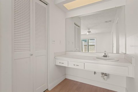 Condominio en venta en Palm Harbor, Florida, 1 dormitorio, 75.62 m2 № 1881444 - foto 20
