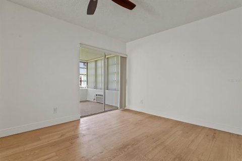 Condominio en venta en Palm Harbor, Florida, 1 dormitorio, 75.62 m2 № 1881444 - foto 9