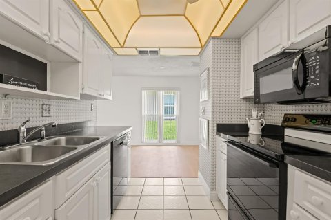 Condominio en venta en Palm Harbor, Florida, 1 dormitorio, 75.62 m2 № 1881444 - foto 10