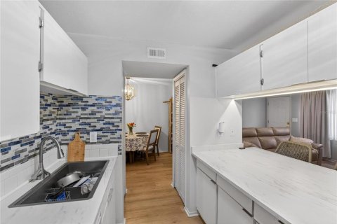 Condo in Tampa, Florida, 2 bedrooms  № 2104763 - photo 16