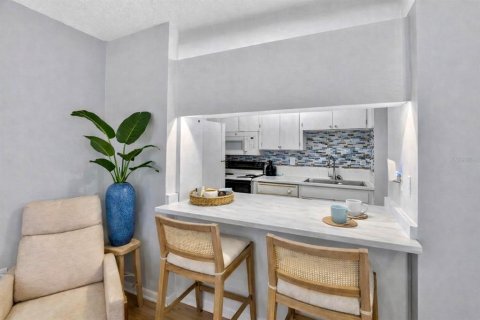 Condo in Tampa, Florida, 2 bedrooms  № 2104763 - photo 8