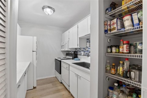Condo in Tampa, Florida, 2 bedrooms  № 2104763 - photo 17