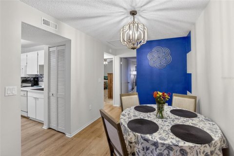 Condo in Tampa, Florida, 2 bedrooms  № 2104763 - photo 11