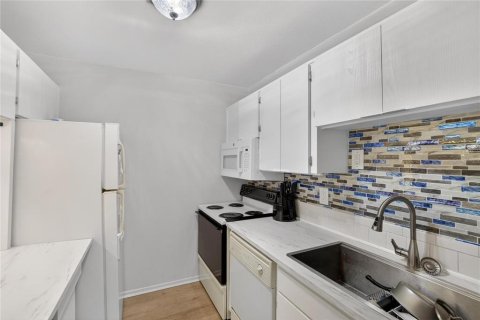 Condo in Tampa, Florida, 2 bedrooms  № 2104763 - photo 15