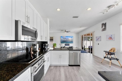 Villa ou maison à vendre à Pembroke Pines, Floride: 4 chambres, 240.62 m2 № 2083424 - photo 19
