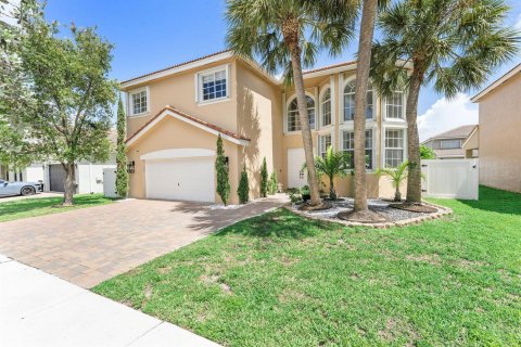 Villa ou maison à vendre à Pembroke Pines, Floride: 4 chambres, 240.62 m2 № 2083424 - photo 2