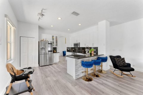 Villa ou maison à vendre à Pembroke Pines, Floride: 4 chambres, 240.62 m2 № 2083424 - photo 17