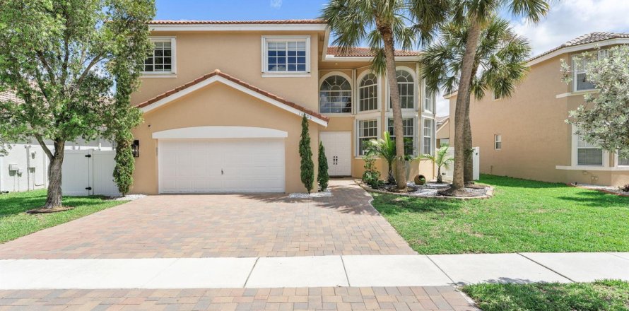 Villa ou maison à Pembroke Pines, Floride 4 chambres, 240.62 m2 № 2083424