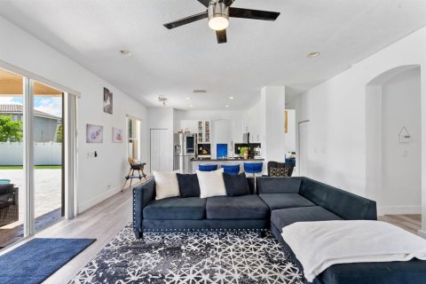 Villa ou maison à vendre à Pembroke Pines, Floride: 4 chambres, 240.62 m2 № 2083424 - photo 23