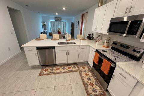 Villa ou maison à louer à Lakeland, Floride: 4 chambres, 183.39 m2 № 1904905 - photo 2