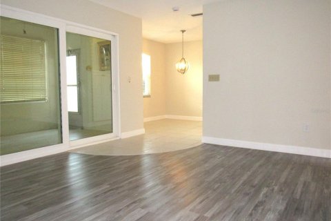 Condo in Punta Gorda, Florida, 2 bedrooms  № 2233784 - photo 4