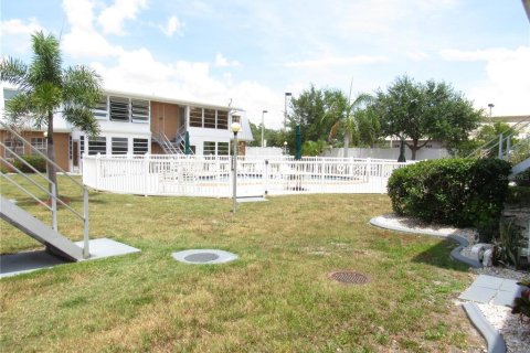 Condo in Punta Gorda, Florida, 2 bedrooms  № 2233784 - photo 24