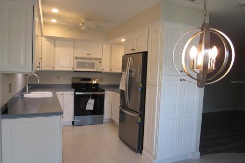 Condo in Punta Gorda, Florida, 2 bedrooms  № 2233784 - photo 9