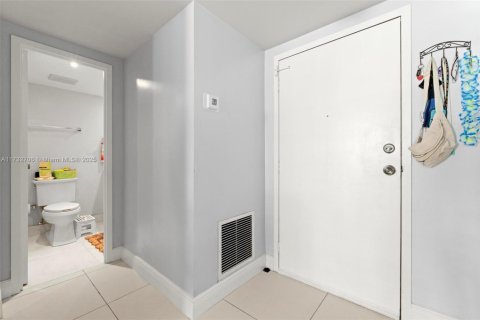 Copropriété à vendre à Sunny Isles Beach, Floride: 55.28 m2 № 1936065 - photo 20