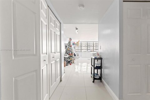 Copropriété à vendre à Sunny Isles Beach, Floride: 55.28 m2 № 1936065 - photo 21