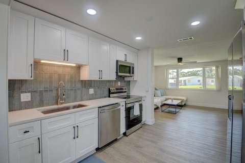 House in Ormond Beach, Florida 2 bedrooms, 88.72 sq.m. № 2237848 - photo 6