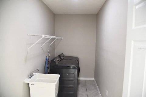 Casa en alquiler en Kissimmee, Florida, 4 dormitorios, 256.69 m2 № 1840409 - foto 6