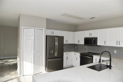 Casa en alquiler en Kissimmee, Florida, 4 dormitorios, 256.69 m2 № 1840409 - foto 3