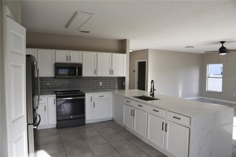 Casa en alquiler en Kissimmee, Florida, 4 dormitorios, 256.69 m2 № 1840409 - foto 2