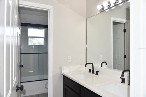 Casa en alquiler en Kissimmee, Florida, 4 dormitorios, 256.69 m2 № 1840409 - foto 18