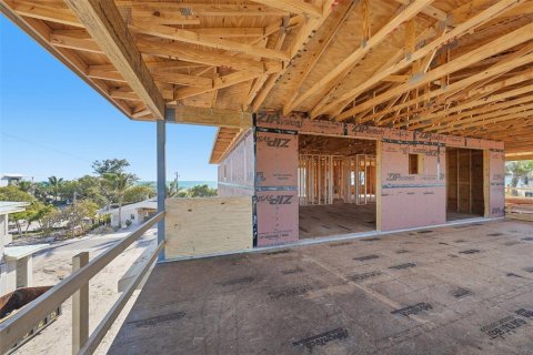 House in Anna Maria, Florida 6 bedrooms, 403.66 sq.m. № 2115867 - photo 16