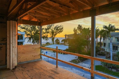 House in Anna Maria, Florida 6 bedrooms, 403.66 sq.m. № 2115867 - photo 13