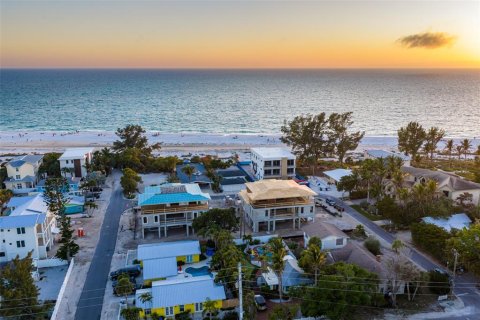 House in Anna Maria, Florida 6 bedrooms, 403.66 sq.m. № 2115867 - photo 6