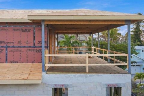 House in Anna Maria, Florida 6 bedrooms, 403.66 sq.m. № 2115867 - photo 15