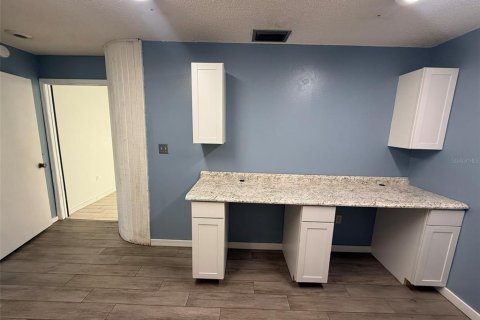 Immobilier commercial à louer à Largo, Floride: 77.57 m2 № 2166609 - photo 14