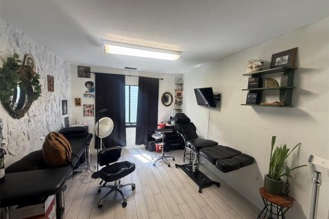Immobilier commercial à louer à Largo, Floride: 77.57 m2 № 2166609 - photo 8