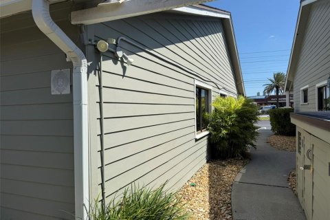 Immobilier commercial à louer à Largo, Floride: 77.57 m2 № 2166609 - photo 4