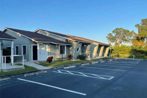 Immobilier commercial à louer à Largo, Floride: 77.57 m2 № 2166609 - photo 2
