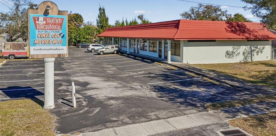 Commercial property in Pinellas Park, Florida 594.57 sq.m. № 2106185