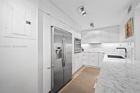 Купить кондоминиум в Майами, Флорида 2 спальни, 108.88м2, № 2154468 - фото 15