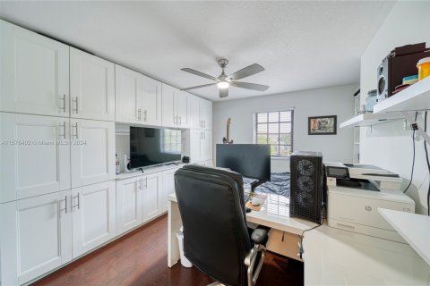 Touwnhouse à vendre à Miami, Floride: 3 chambres, 167.04 m2 № 1763721 - photo 29