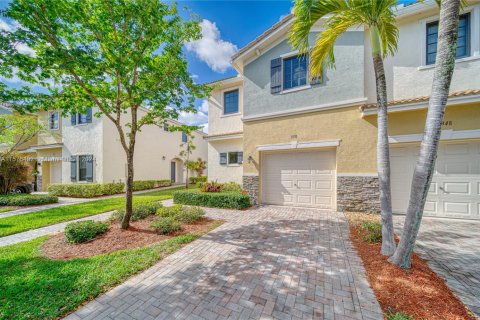 Touwnhouse à vendre à Miami, Floride: 3 chambres, 167.04 m2 № 1763721 - photo 1