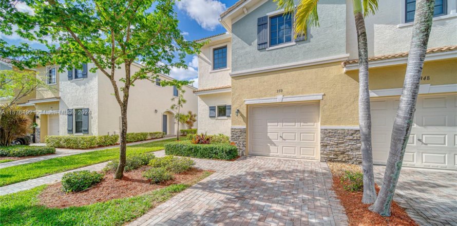 Touwnhouse à Miami, Floride 3 chambres, 167.04 m2 № 1763721